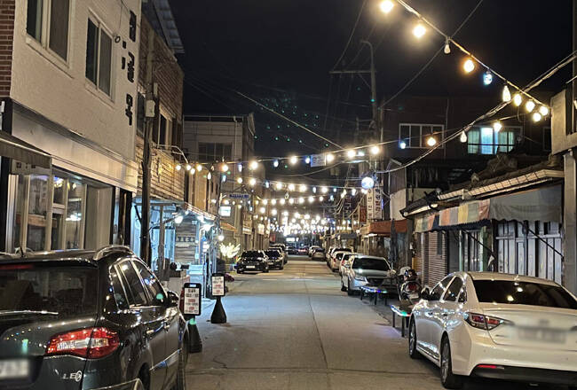 경북전문대학교 인근 학사골목 야경 /영주시