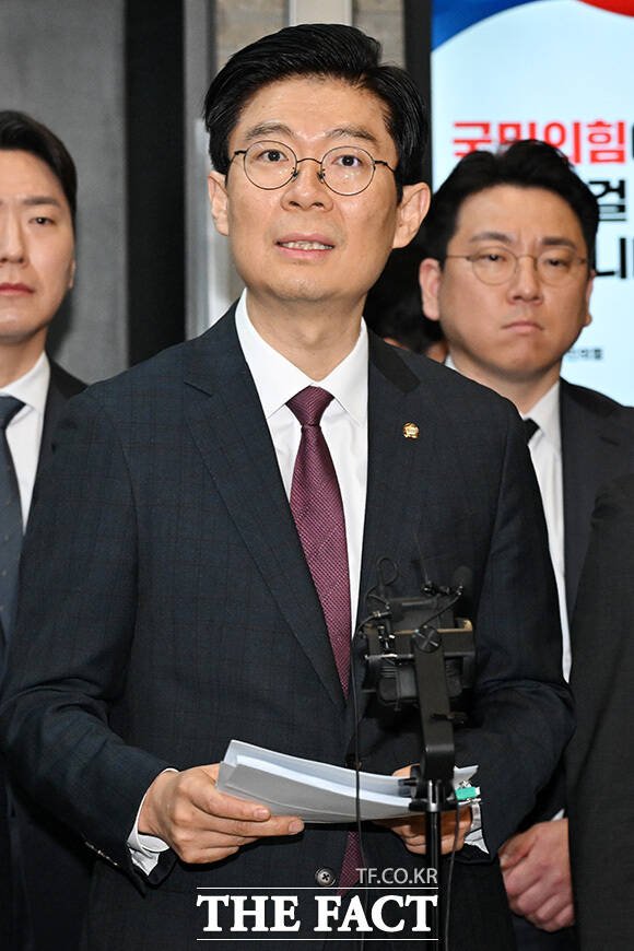 입장 밝히는 조정훈 국민의힘 의원.