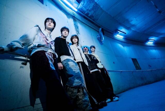 하츠웨이브는 4월 8일 오후 6시 첫 미니앨범 'The First Wave'를 각 음악 사이트에 공개한다./카카오엔터테인먼트