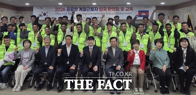 구미시는 농번기 인력난 해소를 위해 공공형 외국인 계절근로자 30명을 도입해 4월부터 본격 운영한다. 이번 사업은 고아농협이 운영 주체로 참여해 외국인 근로자와 직접 계약을 체결하고 농가에 인력을 공급하는 방식으로 진행된다. /구미시