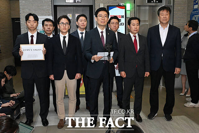 입장 밝히는 조정훈 국민의힘 의원.