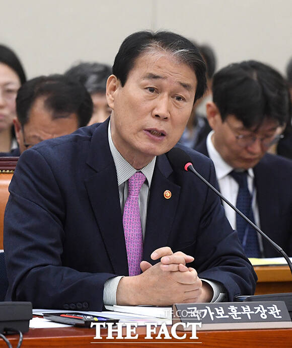 강민국 국회 정무위원회 국민의힘 간사가 31일 오전 서울 여의도 국회에서 열린 정무위원회 전체회의에 참석해 김부겸 전 국무총리의 대구시장 출마 기자회견 참석한 권오을 국가보훈부 장관을 비판하고 있다. /국회=박상민 기자