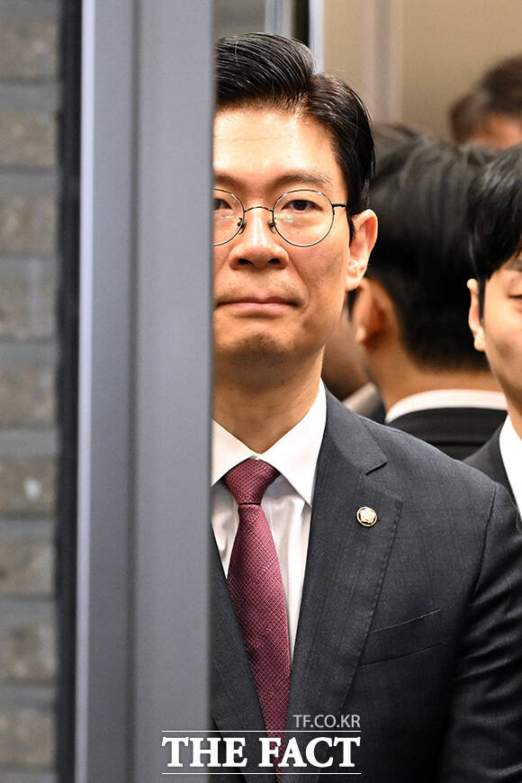 입장 밝히는 조정훈 국민의힘 의원.