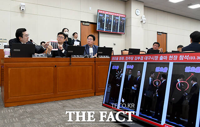 강민국 국회 정무위원회 국민의힘 간사가 31일 오전 서울 여의도 국회에서 열린 정무위원회 전체회의에 참석해 김부겸 전 국무총리의 대구시장 출마 기자회견 참석한 권오을 국가보훈부 장관을 비판하고 있다. /국회=박상민 기자