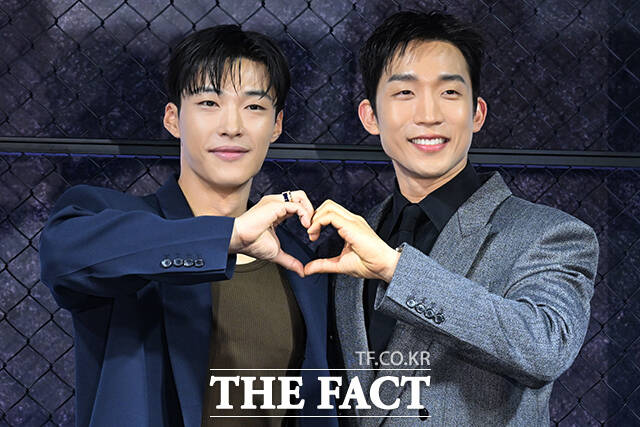배우 우도환(왼쪽)과 이상이가 넷플릭스 새 시리즈 ‘사냥개들’ 시즌2에서 더 깊어진 브로맨스를 보여줄 예정이다. /김성렬 기자