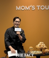  '시래기 피자에 쏨땀 피클'…맘스터치에 상륙한 야매 요리사 김풍 [TF현장]