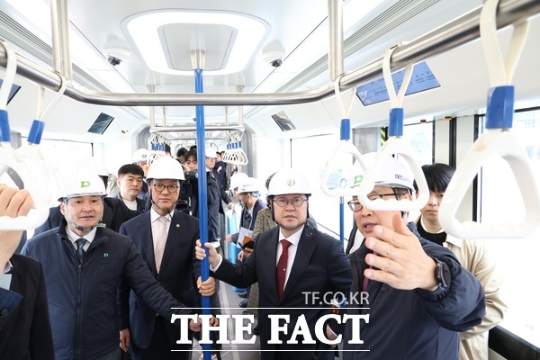 대전시가 1일 3칸 굴절차량 도입 전 운행 준비 상황을 점검했다. /대전시