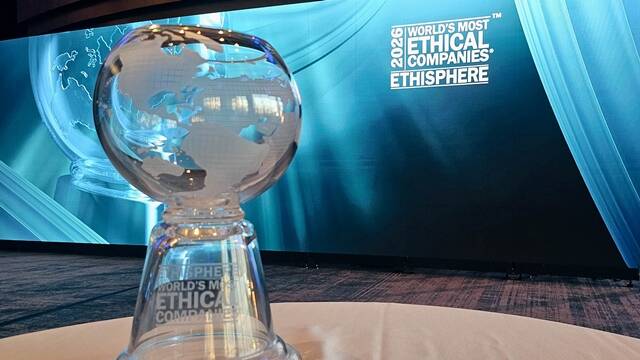 SK하이닉스는 '2026년 세계에서 가장 윤리적인 기업(WMEC)'으로 선정됐다고 1일 밝혔다. 사진은 'WMEC' 수상 트로피. /SK하이닉스