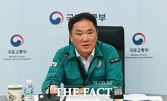 백원국 국토교통부 제2차관이 2023년 9월 27일 오전 세종시 정부세종청사에서 열린 추석연휴 특별교통대책 준비상황 보고회에 참석해 모두발언을 하고 있다. /더팩트 DB