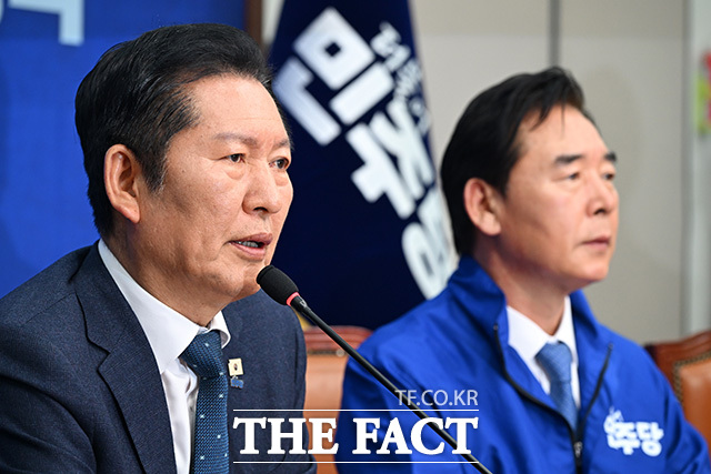 후보 환영식에서 발언하는 오중기 더불어민주당 경북도지사 후보(오른쪽).