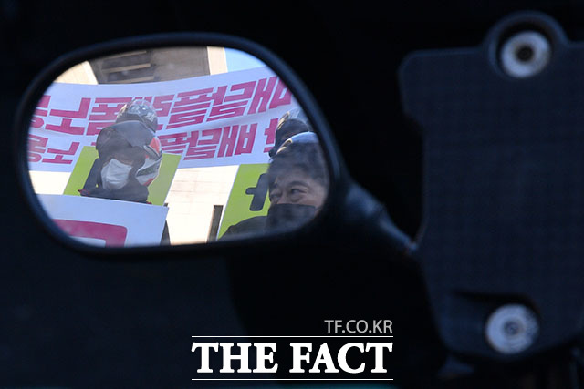 고질적 저임금에서 탈피하기 위해 야간근무를 선택하는 노동자들이 많아지면서 이들을 보호하기 위한 안전장치가 필요하다는 지적이 나온다. /남윤호 기자