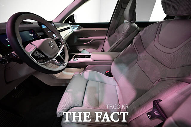 1열 시트의 옆모습.