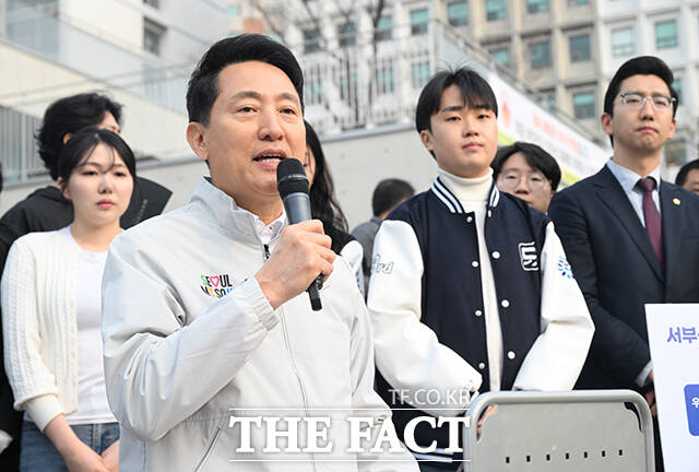 오세훈 서울시장이 1일 오전 서울 서대문구 서부선 도시철도 현장을 방문해 브리핑을 하고 있다. /박헌우 기자