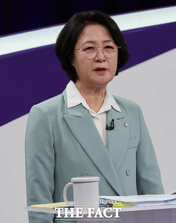 더불어민주당 추미애 경기도지사 경선 후보가 30일 서울 마포구 상암동 MBC 신사옥에서 열린 더불어민주당 경기도지사 후보자 합동토론회에서 발언하고 있다. /국회사진기자단