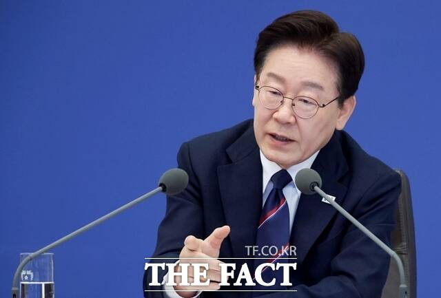 이재명 정부는 보유세 인상 관련 최후의 수단이라고 말했다. 사진은 이재명 대통령이 지난달 31일 청와대에서 열린 국무회의에서 발언하고 있다. /뉴시스