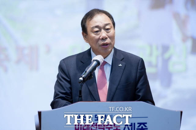 최민호 세종시장이 1일 시청 여민실에서 열린 ‘직원 소통의 날’ 행사에서 지난 4년간 소회를 밝히고 있다. /세종시