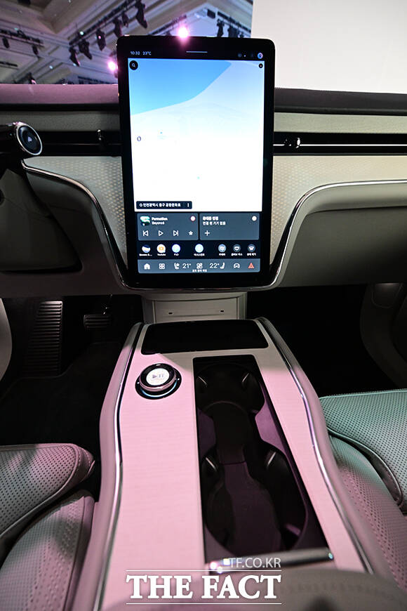 터치스크린 자리잡은 센터페시아.