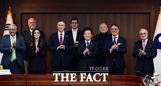 정동영 통일부 장관이 1일 오후 서울 종로구 정부서울청사에서 열린 EU의회 외교위원회 방한단 면담에 참석해 인사말을 하고 있다. /임영무 기자