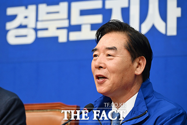 후보 환영식에서 발언하는 오중기 더불어민주당 경북도지사 후보(오른쪽).