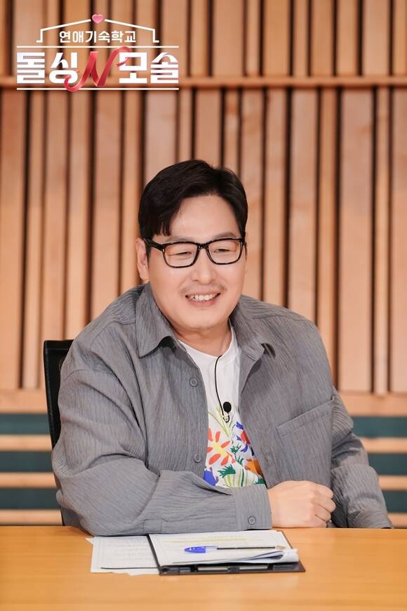 웹툰작가 김풍이 MBC에브리원·E채널 새 예능프로그램 '돌싱N모솔'에 출연하는 소감을 밝혔다. /MBC에브리원, E채널