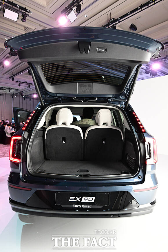 EX90 울트라 트림 7인승 모델의 트렁크.