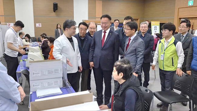 경북농협은 1일 칠곡군 약목면사무소에서 2026년도 농촌 왕진버스 경북 지역 첫 일정을 시작했다. /경북농협