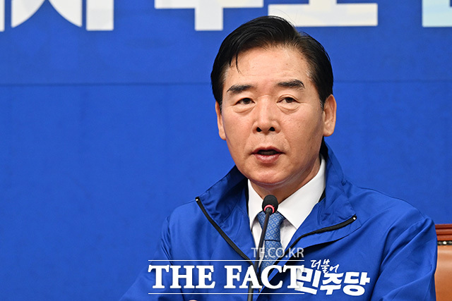 후보 환영식에서 발언하는 오중기 더불어민주당 경북도지사 후보(오른쪽).