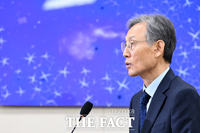 인사청문회에서 의원 질의에 답하는 고광헌 방송미디어통신심의위원회 위원장 후보자.