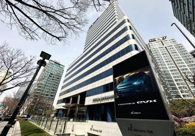 KG그룹은 통합 모빌리티 생태계를 구축하기 위해 국내 최대 직영 중고차 플랫폼 기업인 케이카를 인수한다고 1일 밝혔다. /KG그룹