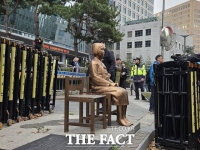  6년 만에 바리케이드 벗어난 소녀상…