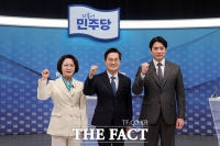  주먹 불끈 쥔 더불어민주당 경기도지사 경선 후보자들 [TF사진관]