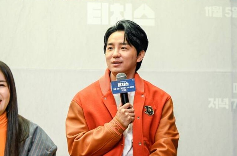 수능 모의고사 출제위원을 지낸 교사들로부터 문항을 제공받은 혐의로 재판에 넘겨진 영어 일타강사 조정식 씨의 재판이 3일 시작된다./채널A