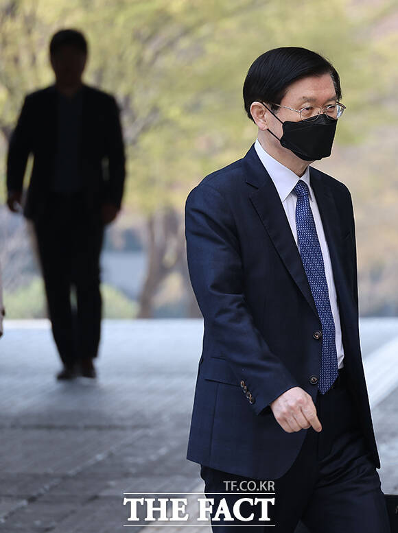 윤석열 전 대통령에 대한 체포영장 집행을 방해한 혐의를 받는 박종준 전 대통령경호처장이 2일 오전 서울 서초구 서울중앙지방법원에서 열린 첫 공판에 출석하고 있다. /남윤호 기자