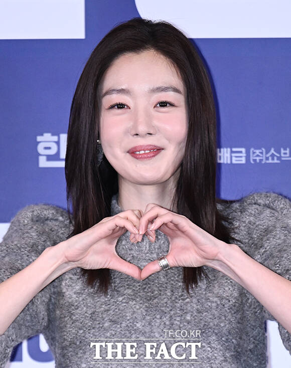 배우 한선화가 고스트 스튜디오와 전속계약을 체결했다. /박헌우 기자