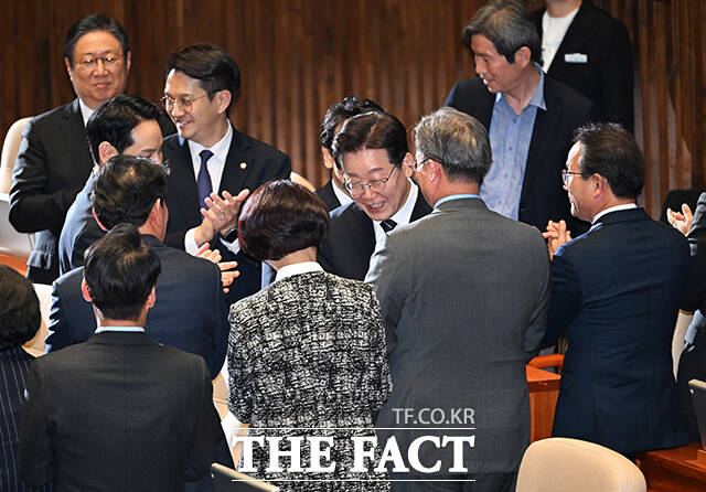 이재명 대통령이 2일 서울 여의도 국회 본회의장에서 중동 사태 대응 등을 위한 추가경정예산안에 대한 시정연설을 하고 있다. /국회=배정한 기자