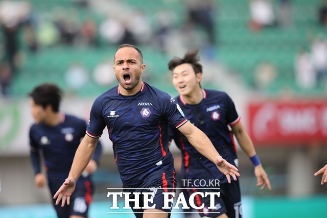 부산전에서 데뷔골을 기록한 충북 청주의 이라클리./K리그