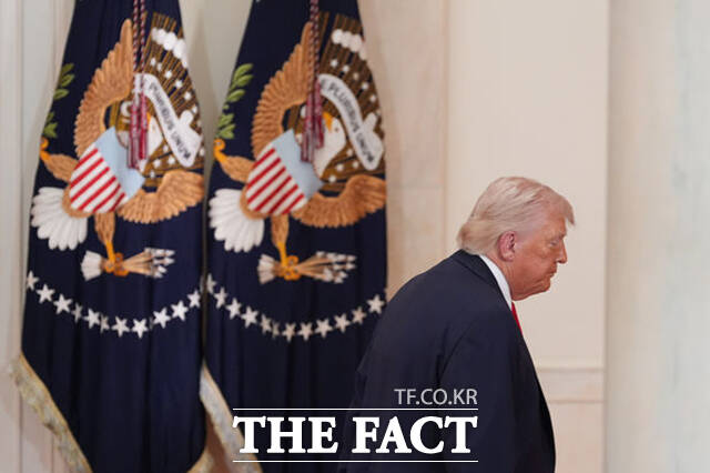 도널드 트럼프 미국 대통령이 1일(현지시간) 워싱턴DC 백악관에서 이란 전쟁과 관련한 대국민 연설을 하고 있다. /워싱턴=AP.뉴시스