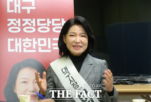 이진숙 전 방송통신위원장이 2일 대구시 중구 사무실에서 <더팩트>와 인터뷰를 하고 있다. /박병선 기자