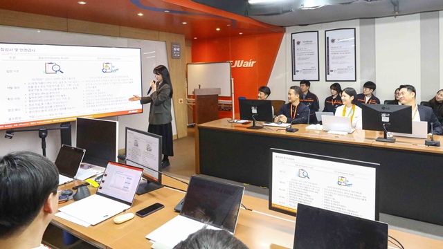지난달 31일 서울 강서구 제주항공 서울지사에서 개최된 '2026년 전사 품질보증 워크숍'에서 제주항공 운항·정비·객실 등의 품질심사자 및 실무담당자가 주요 개선 과제와 적용 사례에 대해 의견을 나누고 있다. /제주항공