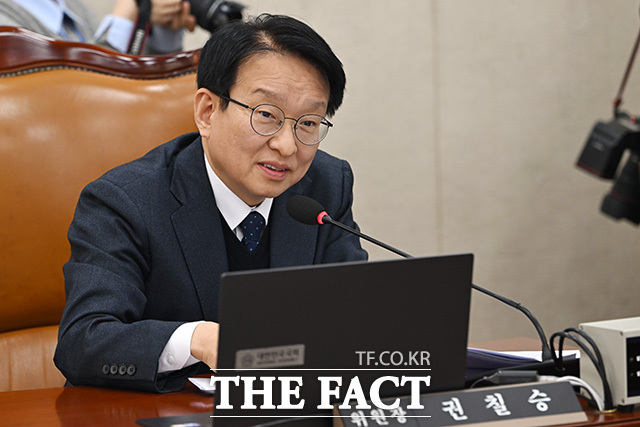 회의 주재하는 권칠승 행정안전위원회 신임 위원장.