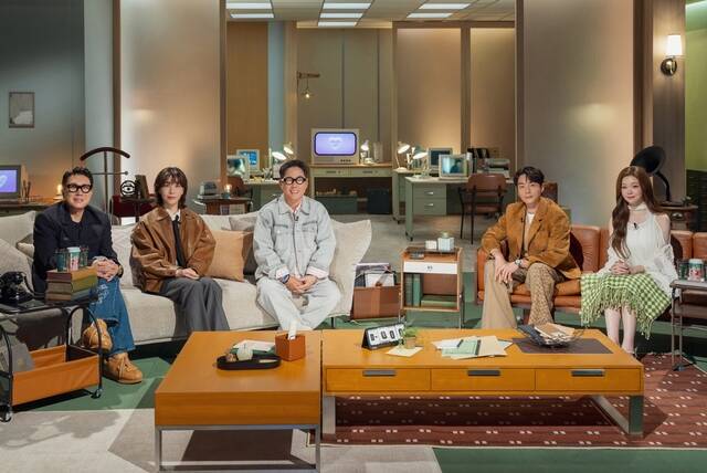 방송인 이상민, 작사가 김이나, 가수 윤종신 로이킴 츠키(왼쪽부터)가 채널A 새 예능프로그램 '하트시그널5'의 예측단으로 활약한다. /채널A