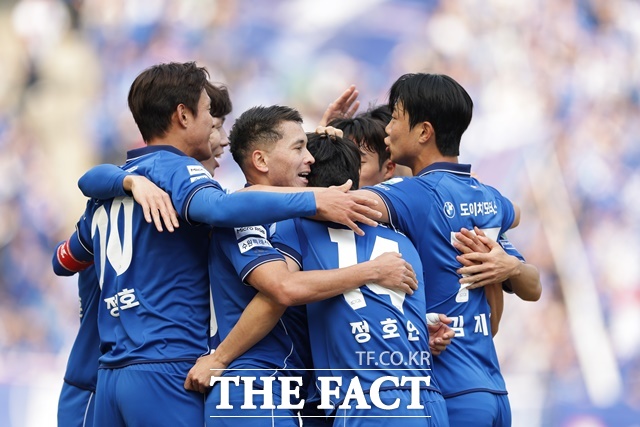 시즌 개막 6연승을 노리고 있는 수원 삼성 선수들./K리그