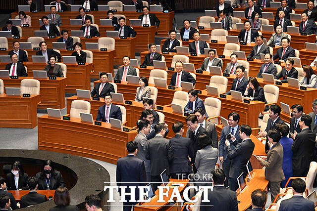 이재명 대통령이 2일 서울 여의도 국회 본회의장에서 중동 사태 대응 등을 위한 추가경정예산안에 대한 시정연설을 하고 있다. /국회=배정한 기자