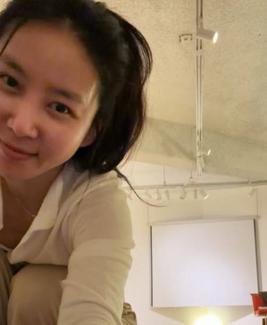 '명상 전도사'로 돌아온 김정민은 1일 자신의 SNS를 통해 짧지만 의미 있는 메시지를 남겼다. '잘 지내고 있다'는 한 문장, (I've been doing well). /김정민인스타그램