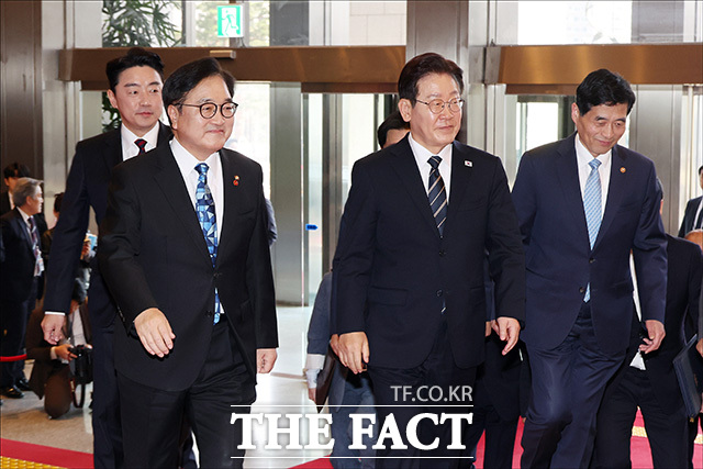 추경안 시정연설 위해 국회 방문한 이재명 대통령(가운데). /국회사진기자단