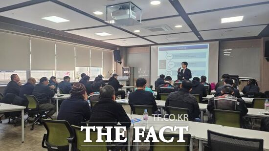 지난 3월 17일 광명시에서 플랫폼 노동자 안전 및 역량 강화 교육이 진행되고 있다. /경기도