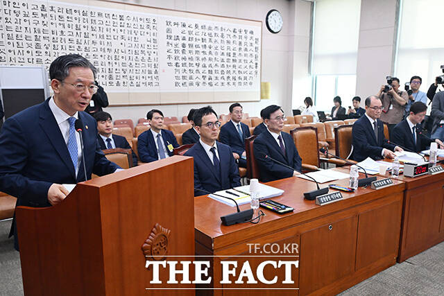 기관보고 하는 정성호 법무부 장관.