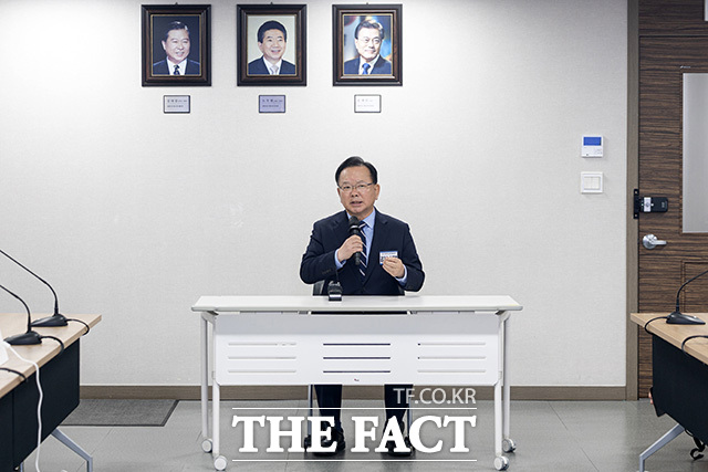 이날 공천 심사 면접에 참석한 김부겸 전 총리가 포부를 밝히고 있다. /송호영 기자