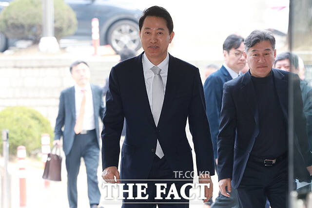 공판 출석위해 법원에 도착한 오세훈 서울시장. /사진공동취재단