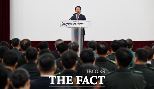 유정복 인천시장이 3일 시청 대회의실에서 열린 제58주년 예비군의 날 기념행사에서 기념사를 하고 있다. /인천시